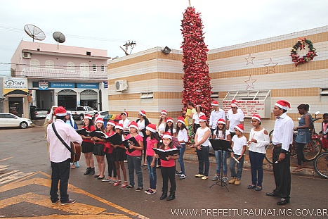 Coral infantil abre ações natalinas no Hospital Municipal 