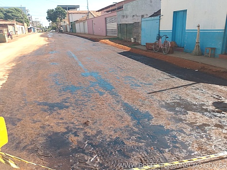 Retirada de canteiros: lavagem de calçadas e ruas acima interfere em obras mais abaixo