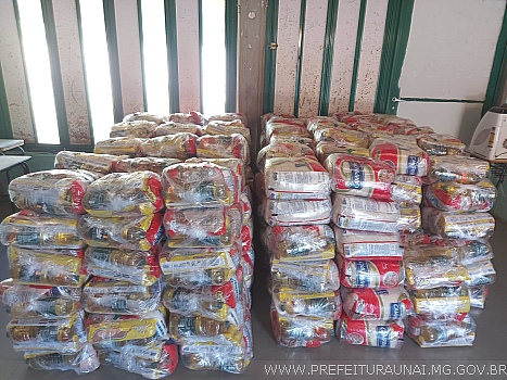 Educação começa a distribuir 7,5 mil cestas básicas para alunos da rede municipal