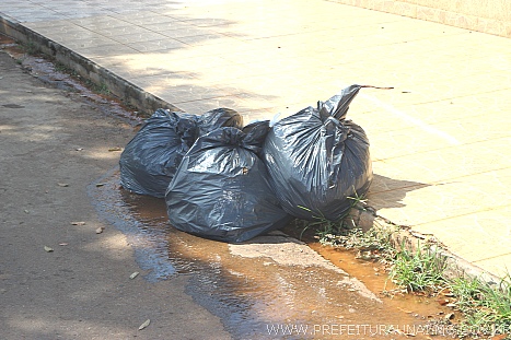 Cidadão deve cuidar do próprio lixo e evitar deixá-lo por muitas horas na porta de casa 