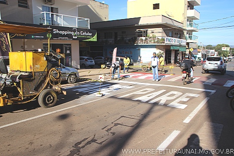PMU troca placas de trânsito e refaz pinturas de orientação em ruas 