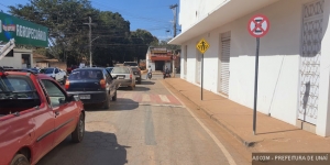 Placas de PROIBIDO PARAR E ESTACIONAR são instaladas em ruas próximas à “boca” da ponte 