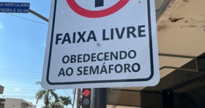 Mais fluidez e segurança no trânsito em frente à praça da matriz 