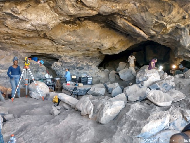 Pesquisadores retomam mais uma etapa do trabalho de campo na gruta do Gentio 2, em Unaí, onde foi descoberta a múmia brasileira da América