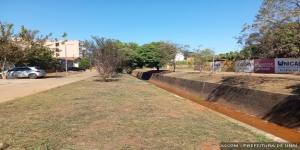 Limpeza geral no córrego Canabrava: além das margens, próxima ação é limpar o leito 